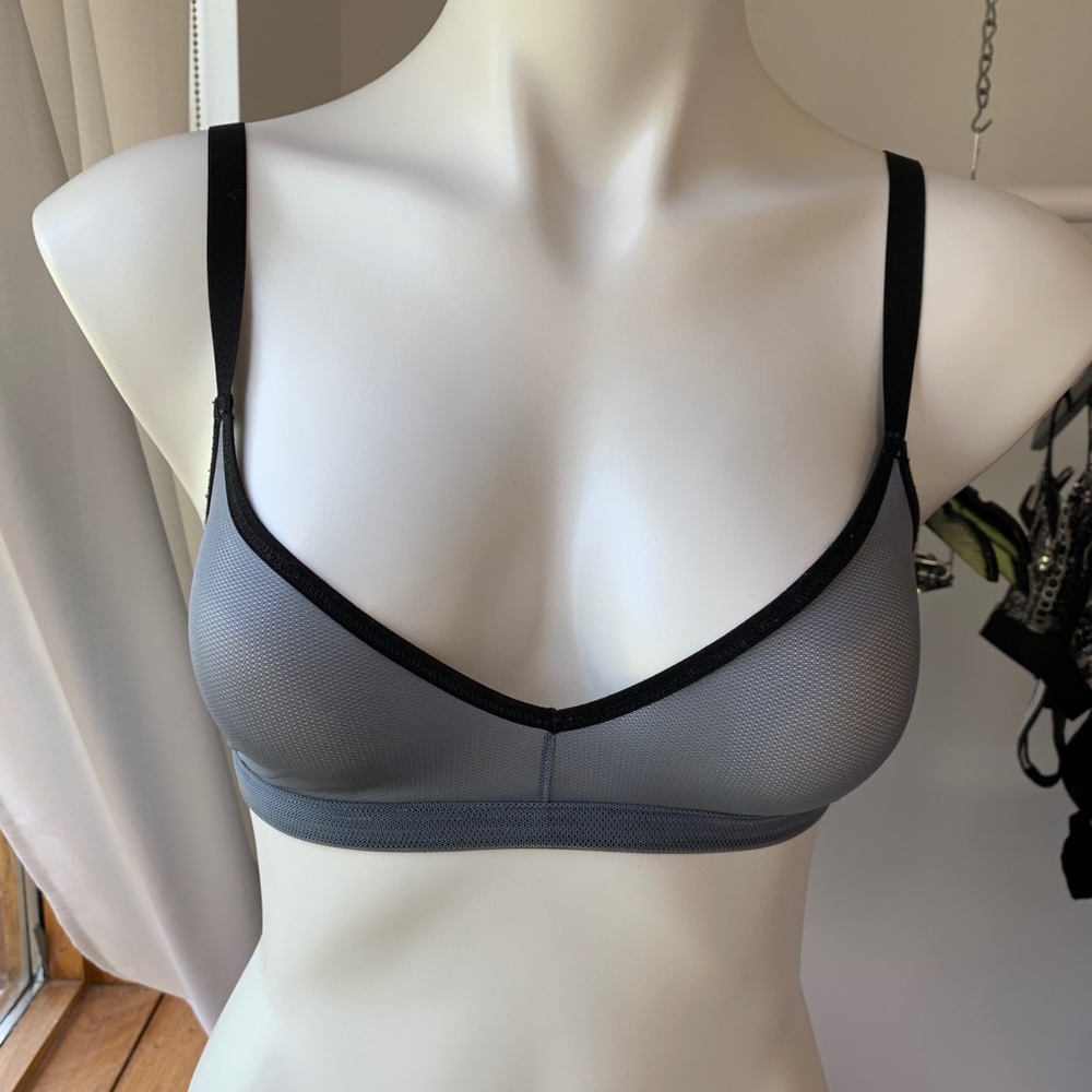 Negative underwear non wire bra